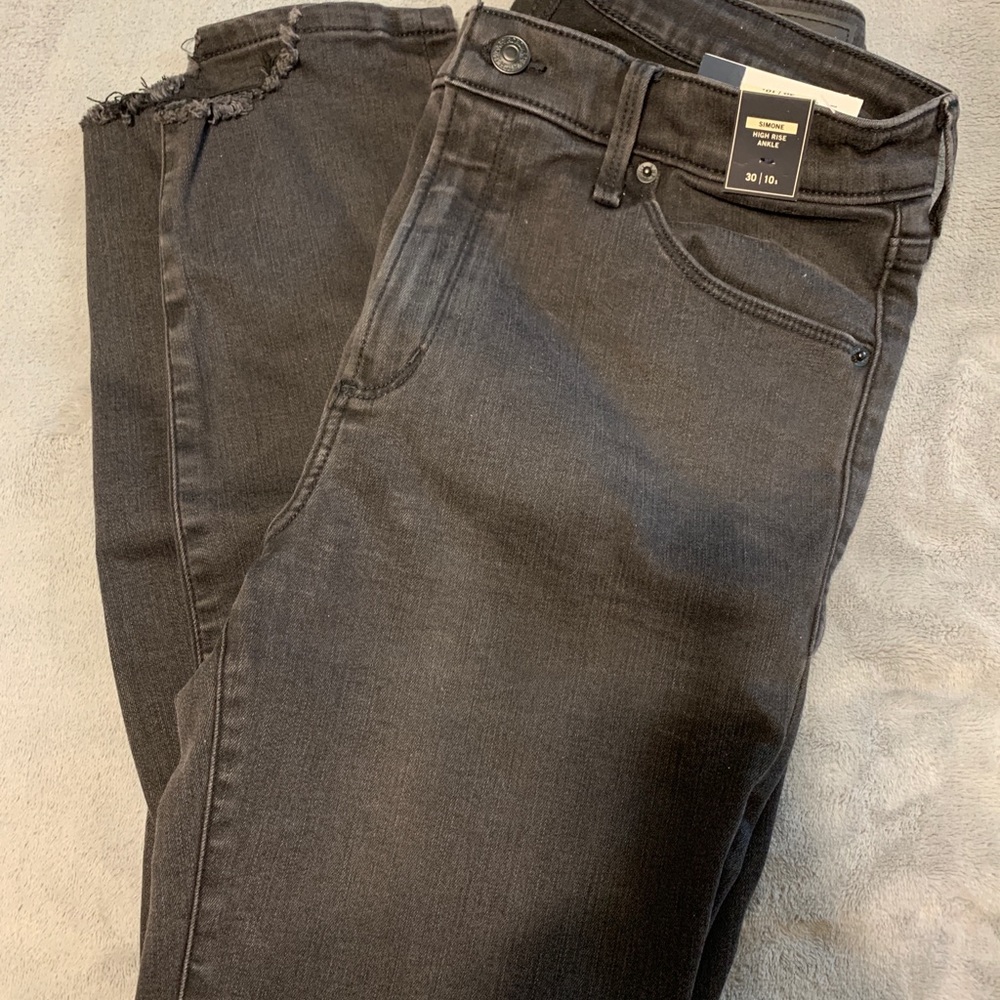 A&F distressed high waisted skinny jeans in black.